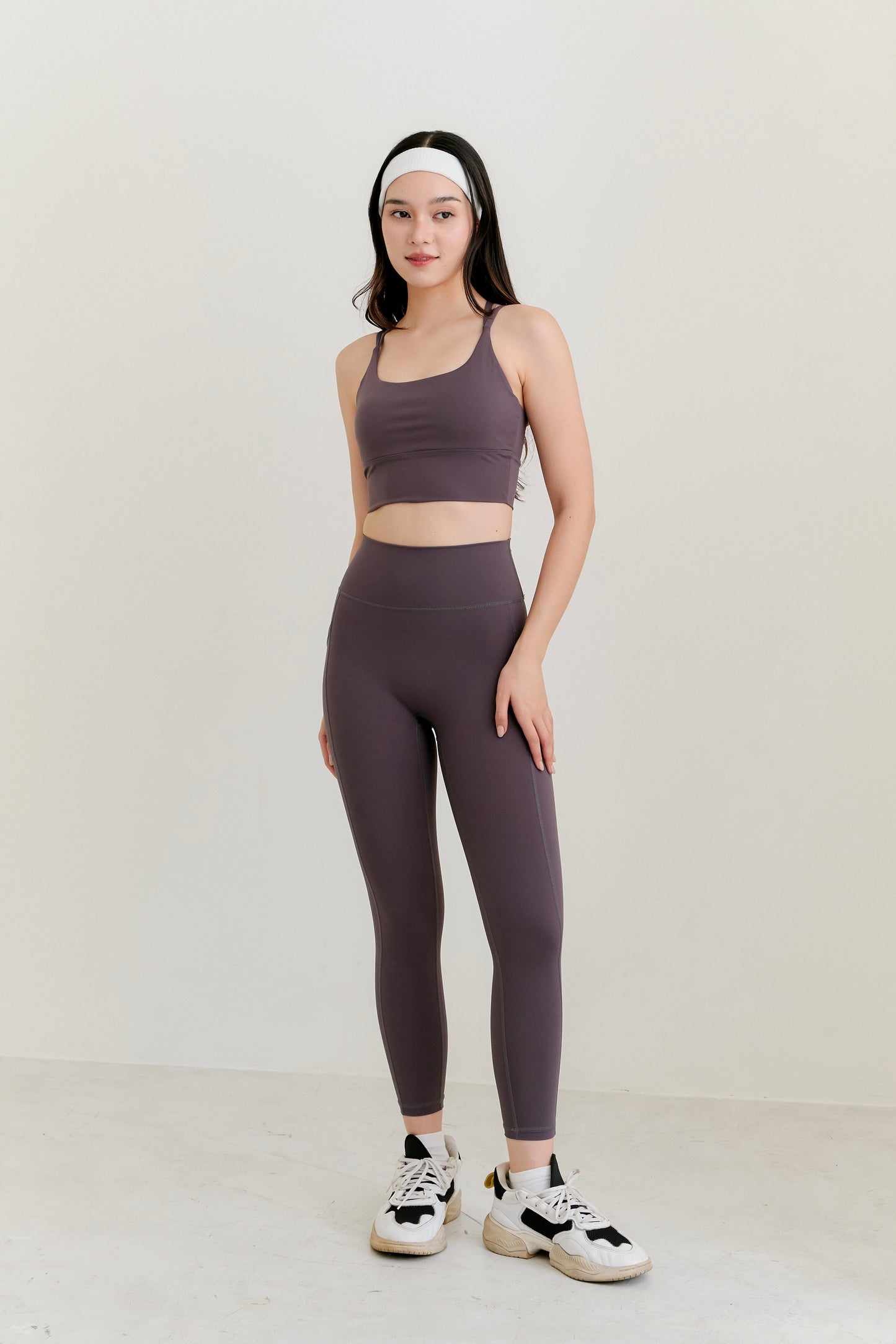 Glide Scoop Neck Longline Bra (Graphite)