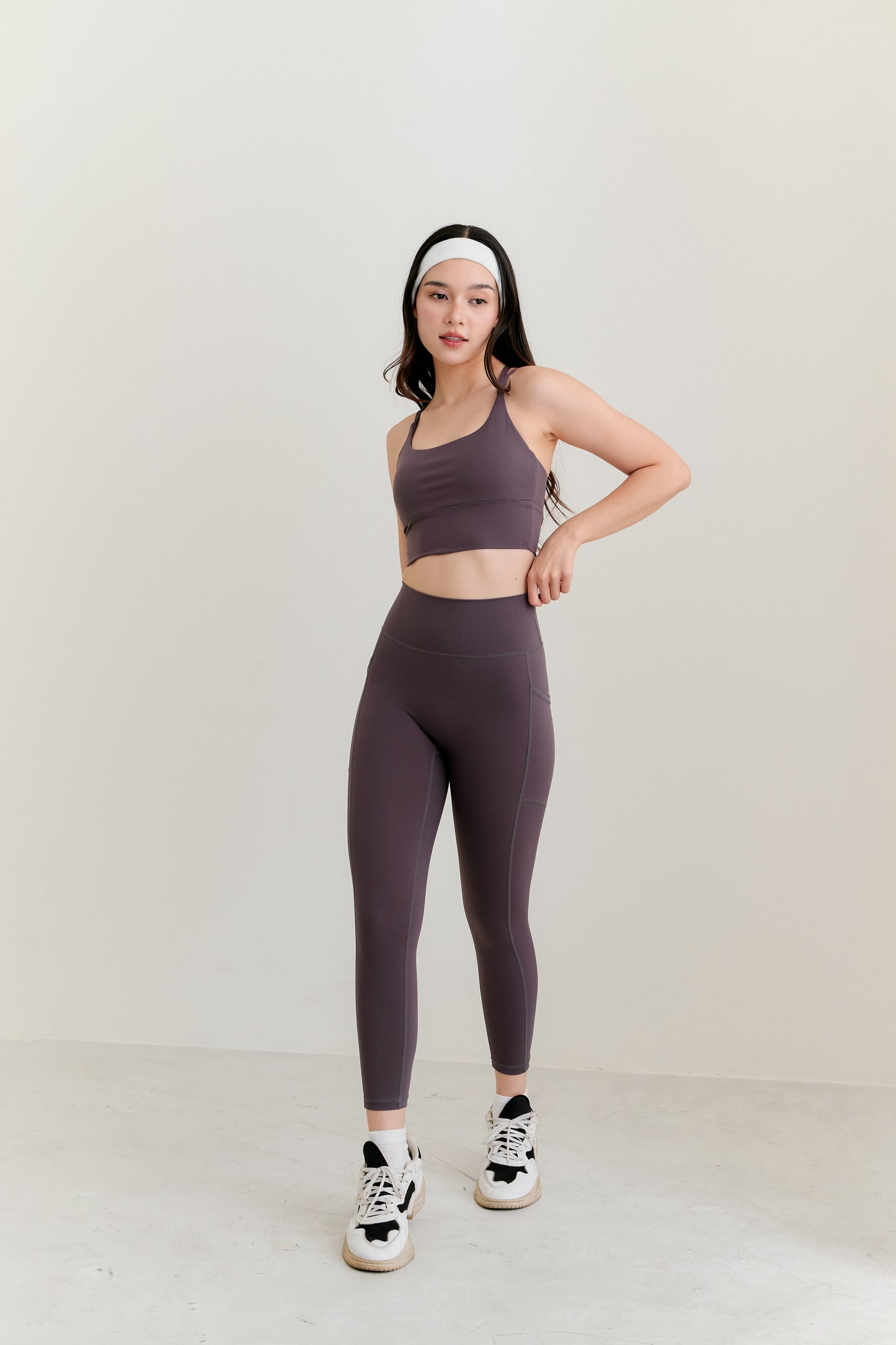Glide Scoop Neck Longline Bra (Graphite)