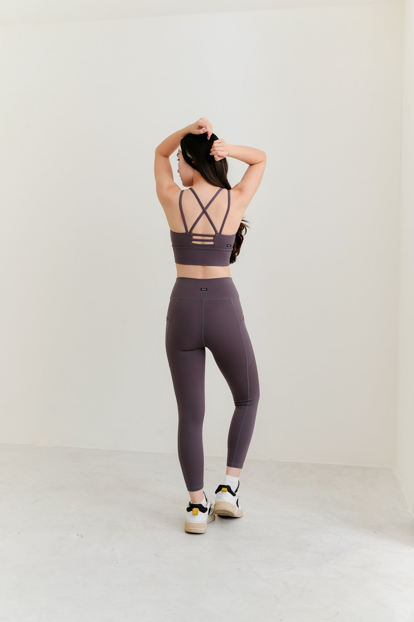 Glide Scoop Neck Longline Bra (Graphite)