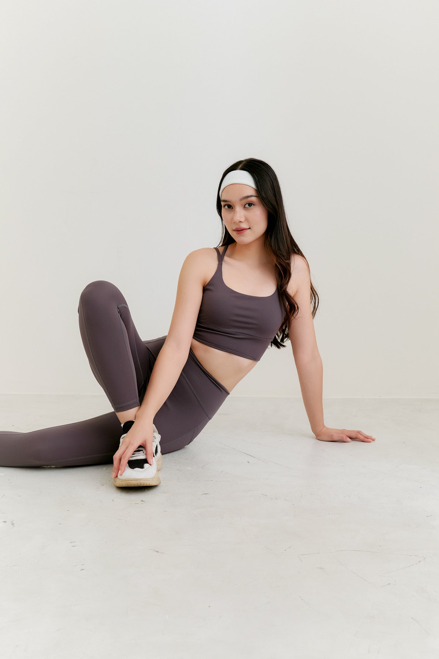 Glide Scoop Neck Longline Bra (Graphite)