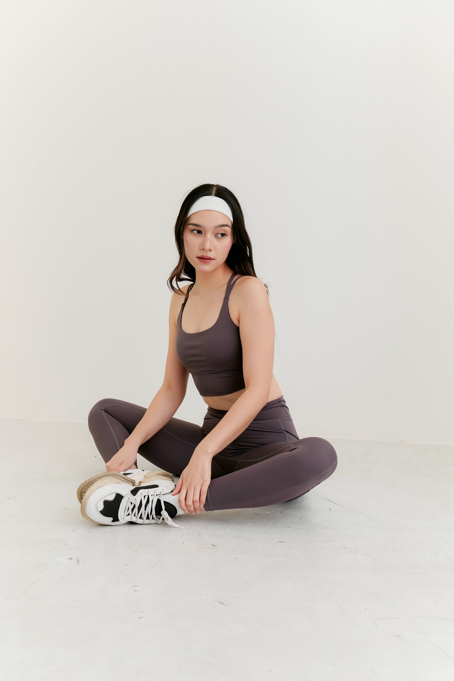 Glide Scoop Neck Longline Bra (Graphite)